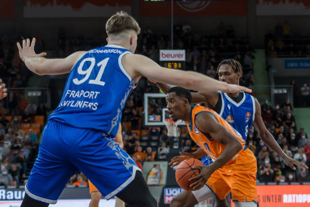 权威不仅仅 权威不仅仅