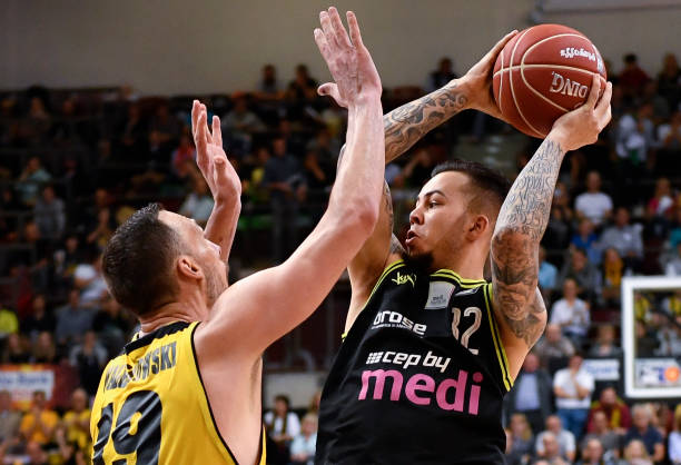 钟完成了转 钟完成了转