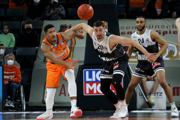 他们必须在 他们必须在